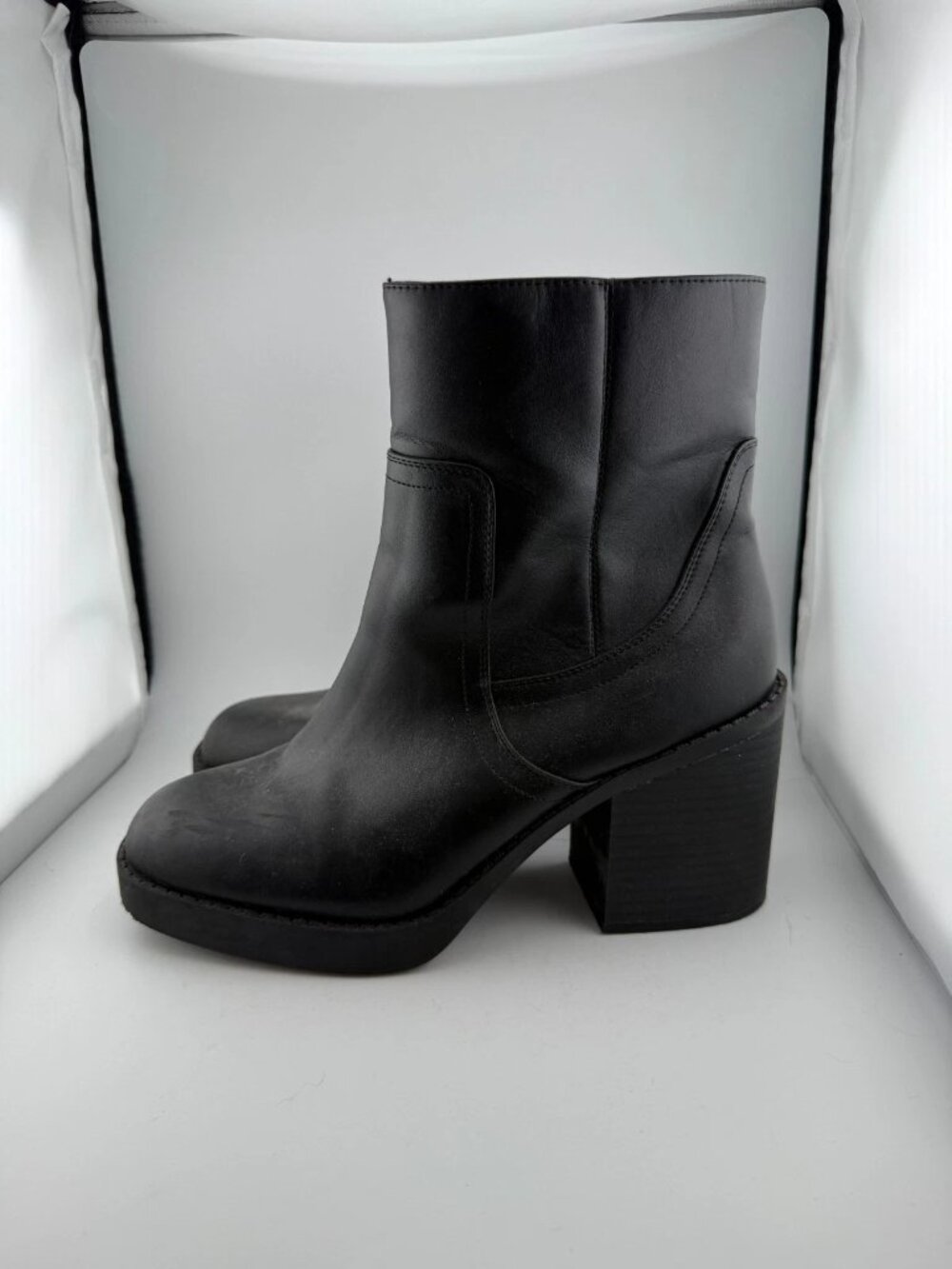 WORN Universal Thread Lilyan Womens Platform Chelsea Boots Black No Box